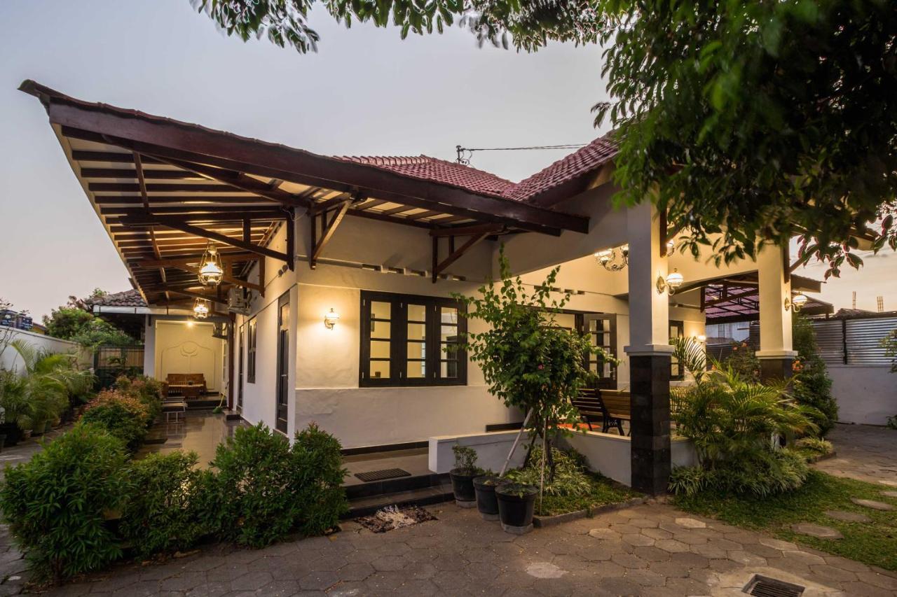 Ndalem Sarengat Appartement Jogjakarta Buitenkant foto