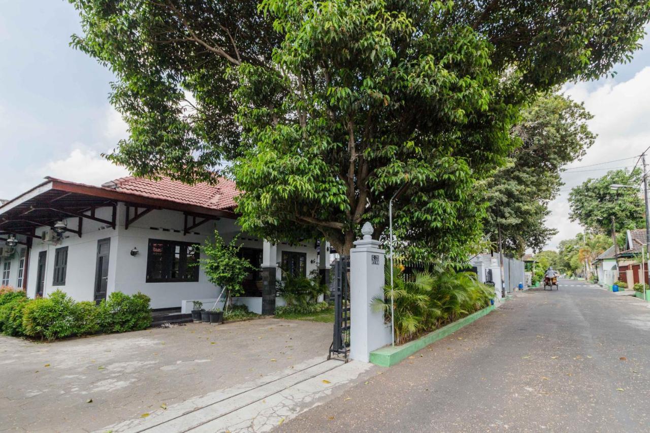 Ndalem Sarengat Appartement Jogjakarta Buitenkant foto