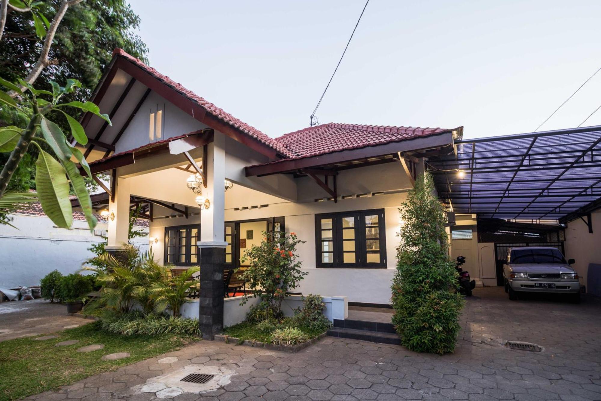 Ndalem Sarengat Appartement Jogjakarta Buitenkant foto