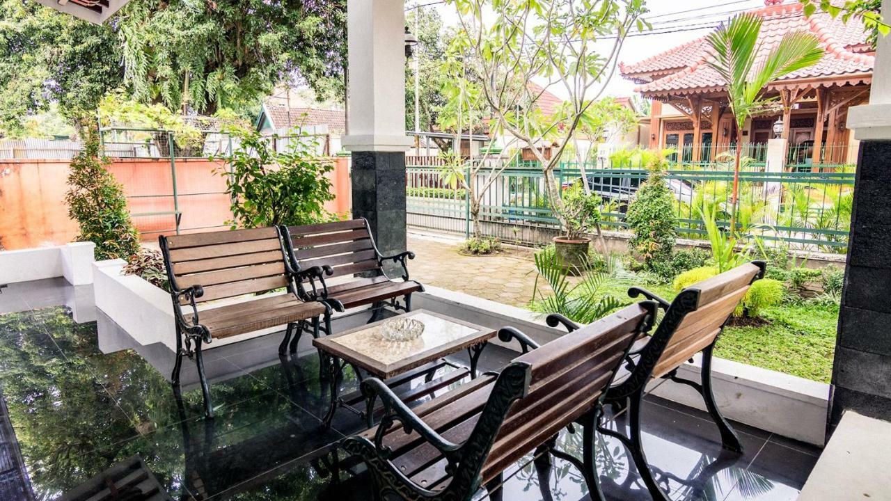 Ndalem Sarengat Appartement Jogjakarta Buitenkant foto